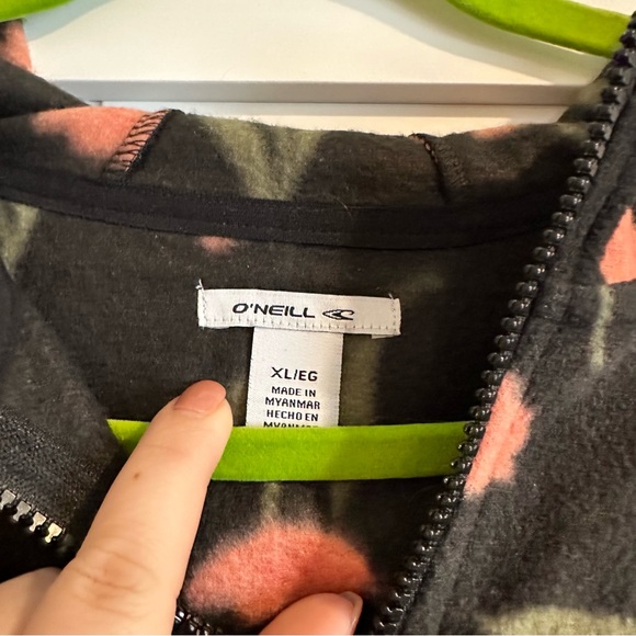 NWOT O’Neill Quarter Zip - Picture 4 of 5